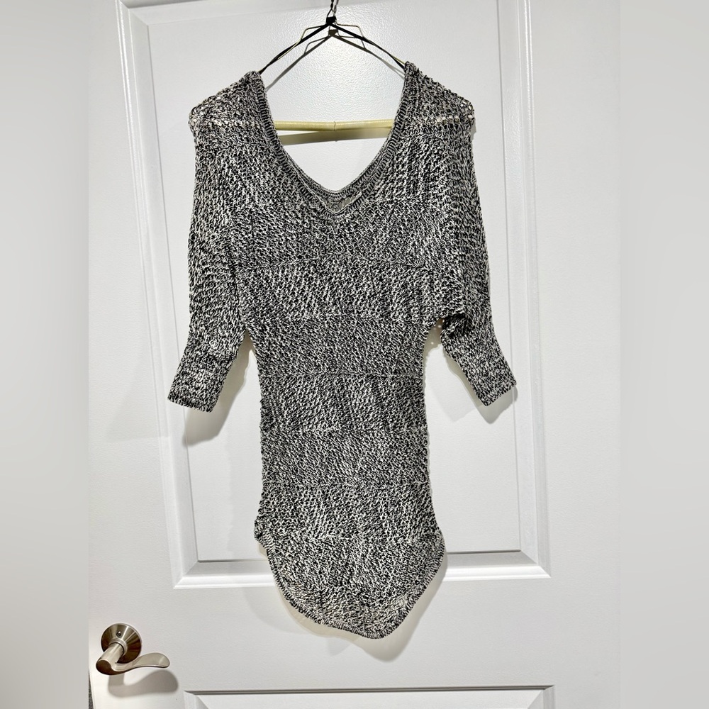 Mesh crochet V-neck/V-back fitted long sweater. Three-quarter sleeve. Size small